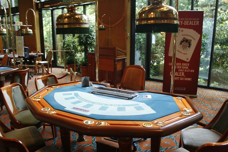 Infinite Blackjack Real Dealer Table